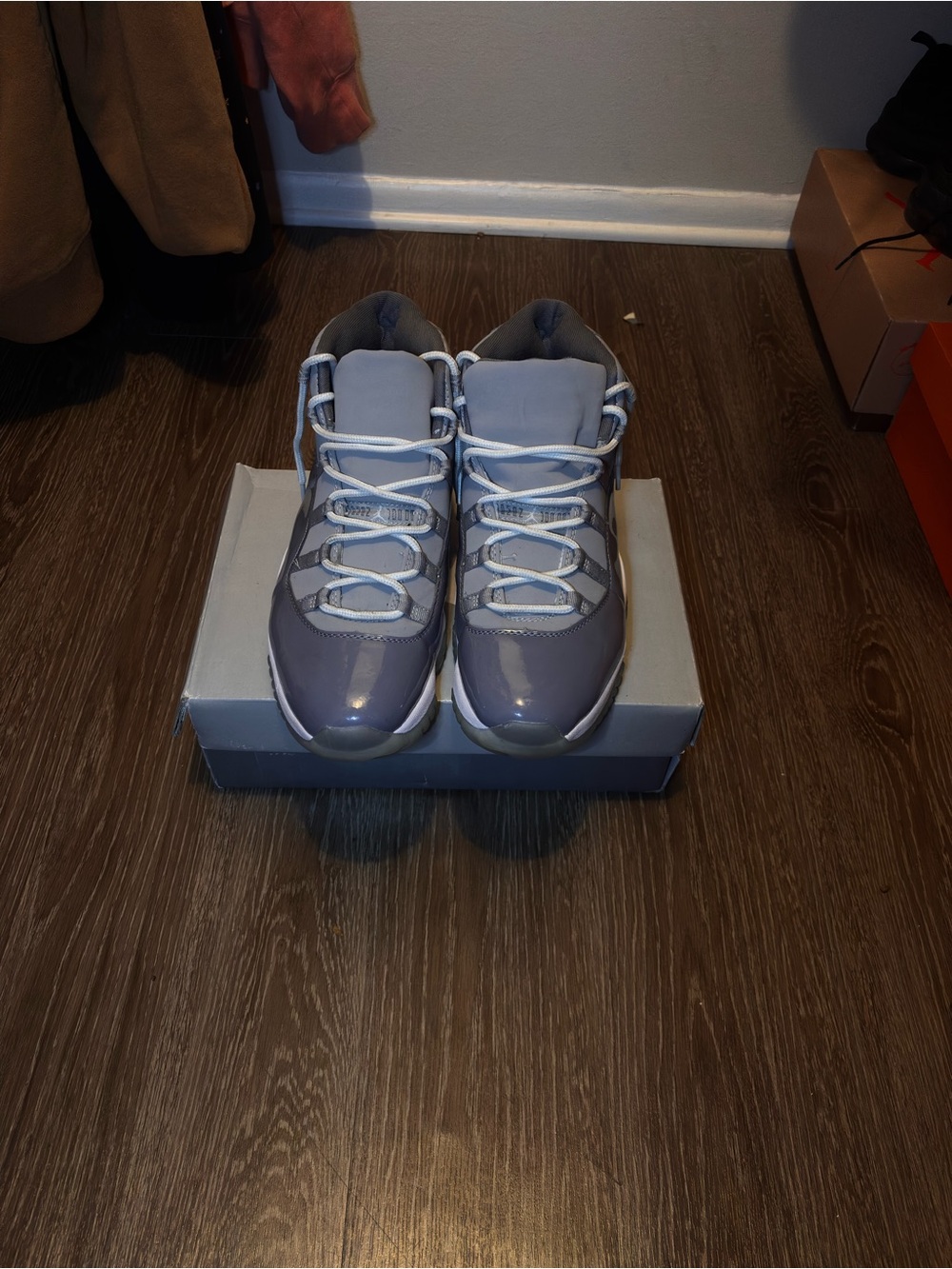 Jordan Men's Grey Low-Top Basketball Sneakers